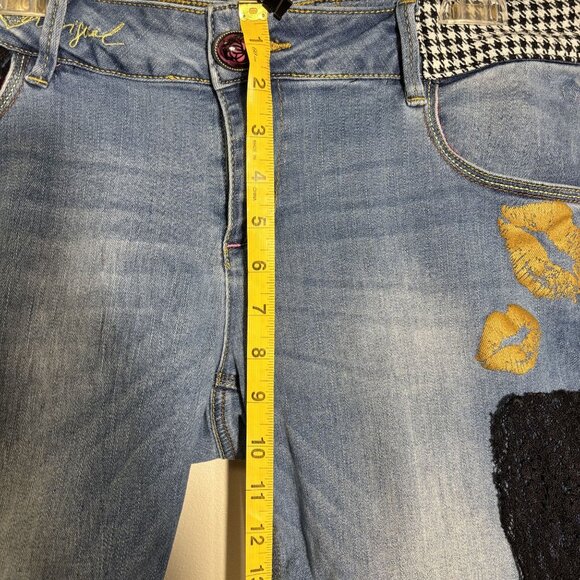Desigual Womens Patchwork Embroidered Denim Shorts 32 EU/MEX 31 Mid-Rise Unique - Picture 4 of 8